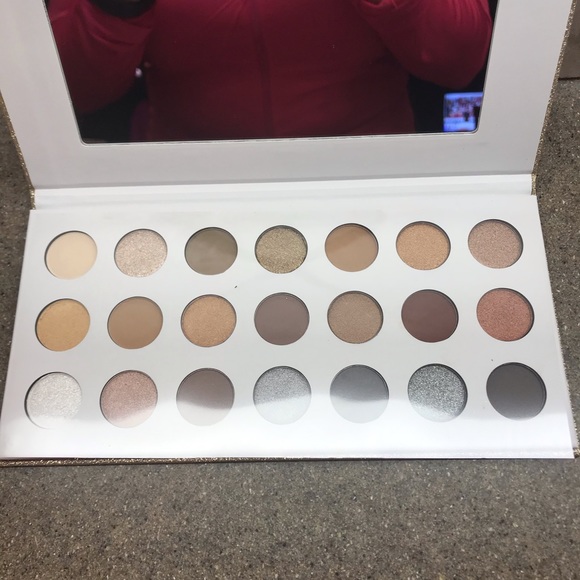 🆕Glitterati Culture 21-Eyeshadow Palette - Picture 4 of 4